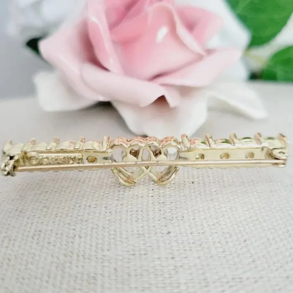 VTG SARAH COVENTRY Doubble Heart Bar and Cream Faux Pearl Brooch